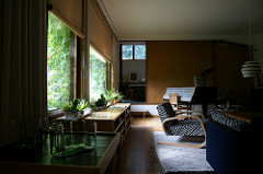 The Aalto House - living アアルト自邸 リビングの家具や窓際のサボテン